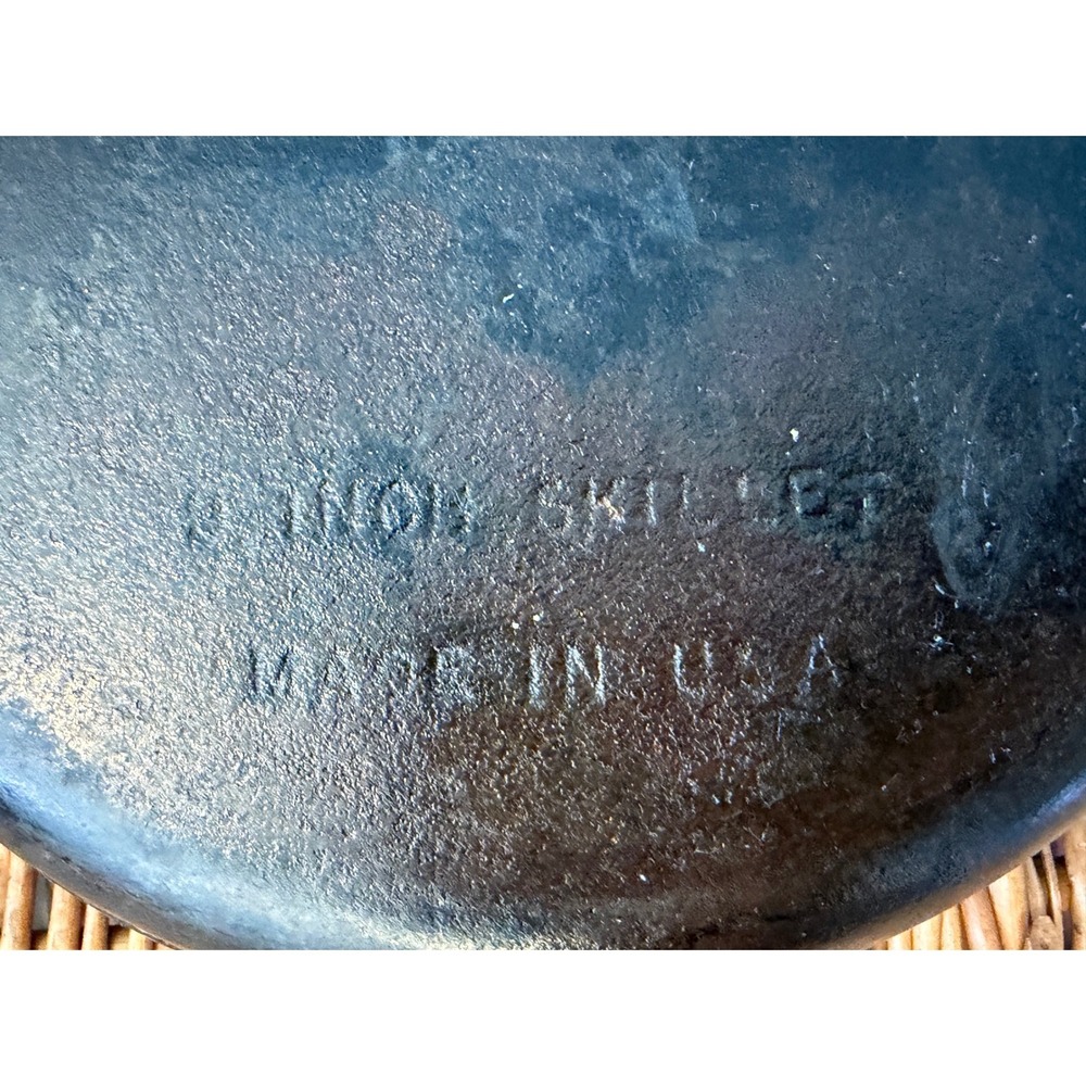 Vintage 8 Inch Cast Iron Skillet Made in USA Round Frying Pan Dual Pour Spouts